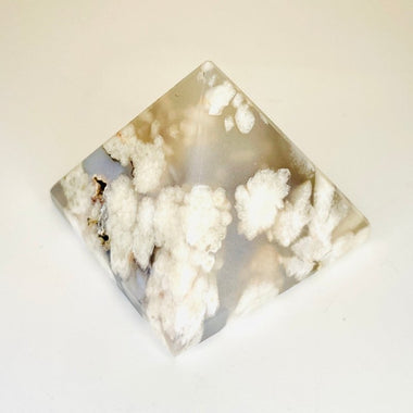 Cherry Blossom Agate Crystal Pyramid | Embrace Beauty and Inner Harmony 4cm - Ai NeDefault Category